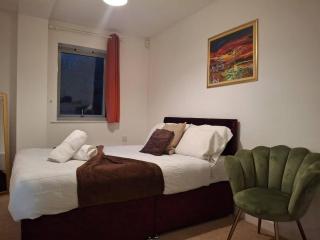 Coventry 2-BDR Near City Centre with Free Parking - 8