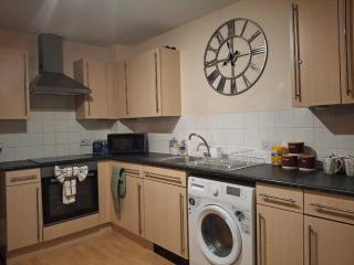 Coventry 2-BDR Near City Centre with Free Parking - 5