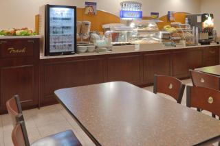 Holiday Inn Express & Suites Mentor - Banquet Center by IHG - 1