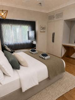 Drift House 4 Bedrooms Pool and Garden - 2