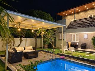 Paradise Pool by StayJadePoolGarden30min E-city - 5