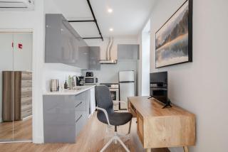 Luxury Bishop Apartment - Prime Downtown Spot - 9