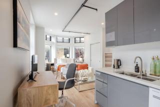 Luxury Bishop Apartment - Prime Downtown Spot - 5