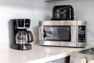 Luxury Bishop Apartment - Prime Downtown Spot - 3