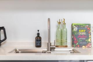 Luxury Bishop Apartment - Prime Downtown Spot - 1