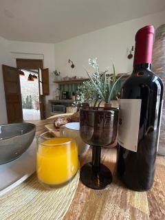 5min To Cathedral-Master Suite w pvte full kitchen - 1