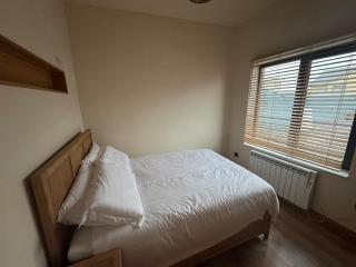Central 2 bedroom house next to beach and stunning cliff walk - 2