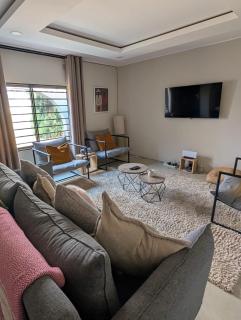 Newly renovated 3 bedroom house in Leopards Hill - 3