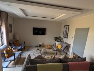 Newly renovated 3 bedroom house in Leopards Hill - 8