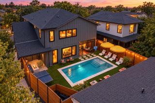 Austin Oasis - Pool Hot Tub Sauna Gym Mini Golf - 0