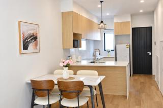 Brand New 3BR Family Townhouse & 500m to Train & Gated Community &Free Parking - 1