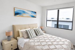Brand New 3BR Family Townhouse & 500m to Train & Gated Community &Free Parking - 7