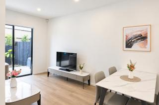 Brand New 3BR Family Townhouse & 500m to Train & Gated Community &Free Parking - 8