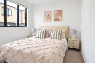 Brand New 3BR Family Townhouse & 500m to Train & Gated Community &Free Parking - 6
