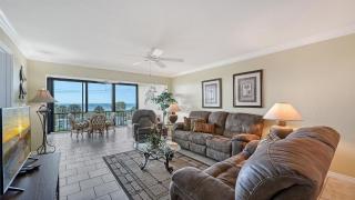 Crescent Royale Condominiums 302 - 8