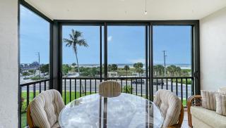Crescent Royale Condominiums 302 - 0