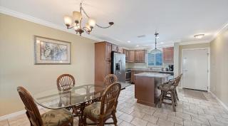 Crescent Royale Condominiums 302 - 4