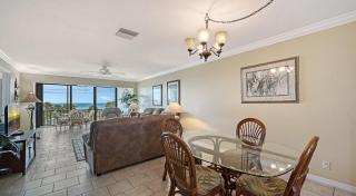 Crescent Royale Condominiums 302 - 5