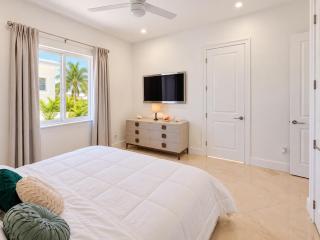 Ultra Luxe 5 Bedroom Island Villa with Dock & Pool - 2