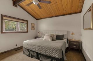 A cozy pet friendly chalet with vaulted ceilings wood stove and a spacious deck with covered hot tub near Mt Hood - 9