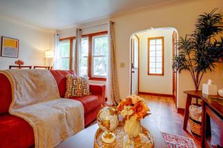 Walk to Light Rail & Local Eats: Cozy Duplex - 9