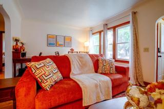 Walk to Light Rail & Local Eats: Cozy Duplex - 4