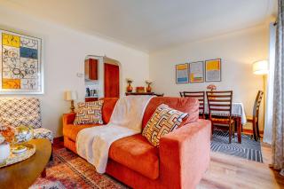 Walk to Light Rail & Local Eats: Cozy Duplex - 3