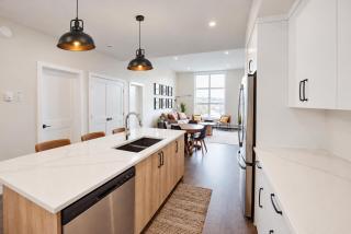 New Mountain View Condo with AC Top Floor, 2BR-3 Beds - 2