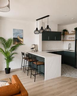 Modern and Spacious Apt5 Sleeps 6 Free Parking - 9