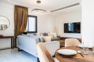 Luxury 2-Bedroom Penthouse with Private Jacuzzi and Sea Views - 5