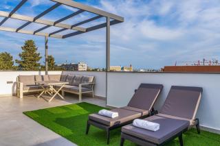 Luxury 2-Bedroom Penthouse with Private Jacuzzi and Sea Views - 1