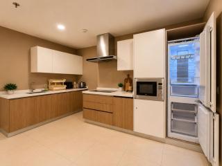 Modern Duo Two Bedroom Apt Gold Crest Residence - 6