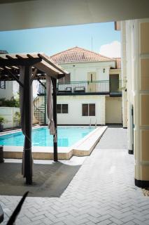 Winny's Poolside Retreat - 4