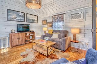 Creekside Cabins - The Texan - 5
