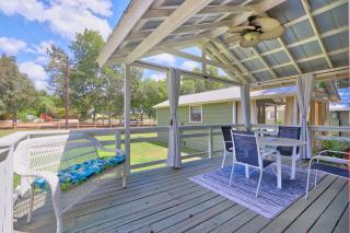 Creekside Cabins - The Texan - 3