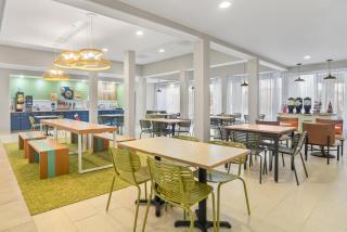 Spark by Hilton Bettendorf Quad Cities - 3