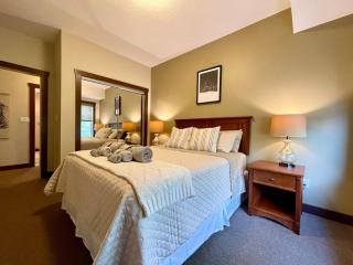 3 Bed Condo w/ BBQ, Fireplace & Heated Parking! - 9