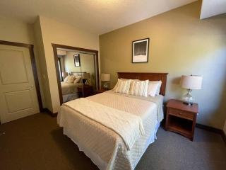3 Bed Condo w/ BBQ, Fireplace & Heated Parking! - 1