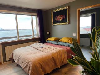 Art & Nature Retreat in Iceland - The Crib Rocks - 2