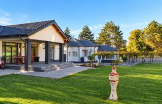 VILLA TITO SPA къща за гости - 9