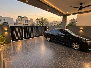 4 Bed Modern & Luxury Villa, massaging seat, Near DHA Raya - 8