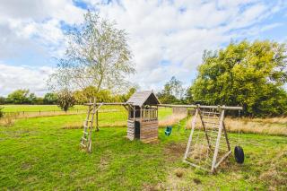 The Old Stables - Shepherd's Hut - 2