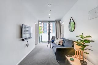 Modern Cityscape Abode with Balcony near Queen St - 0