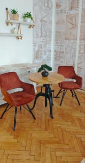 Classic 2-Bedroom Apartment, Bright, Quiet & Views - Praga - 8