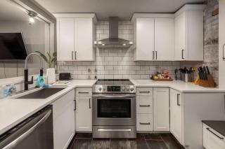 1BR Apt, Minutes to Downtown Cincy, Stadiums, Bars - 8