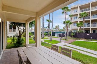 Beach Resort Condo 1st Floor and Heated Pool - 6