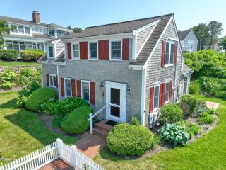 Walk to Main St and Oyster Pond in Chatham - 9