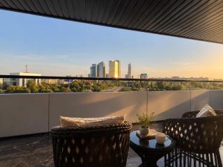 Cozy Modern Apartment with City view, NRG U Tower - 9
