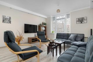 Przestronny Apartament z Balkonem blisko Centrum by Noclegi Renters - 0