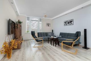 Przestronny Apartament z Balkonem blisko Centrum by Noclegi Renters - 5